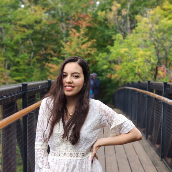 Meet your Posher, Nisrine - Picture 1 of 1